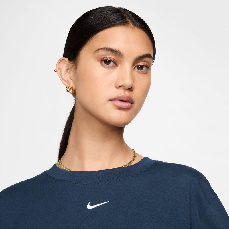 Women's Nike Essential T-Shirt - 478ARMOR